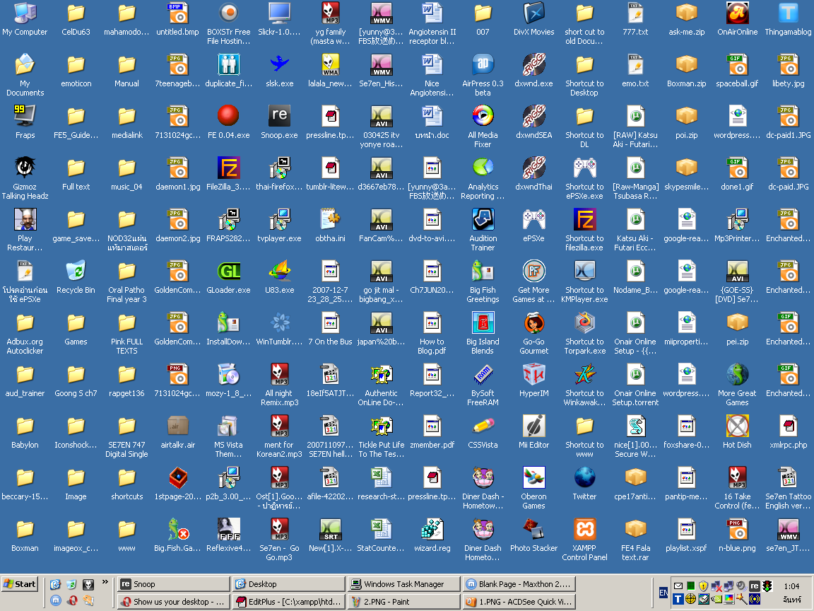 A messy desktop, finding files in here isn’t easy.